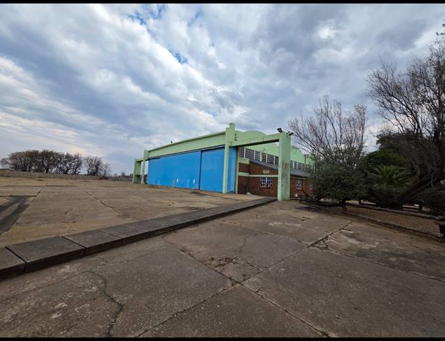 45,815M² BUSINESS TO LET IN LEEUWKUIL